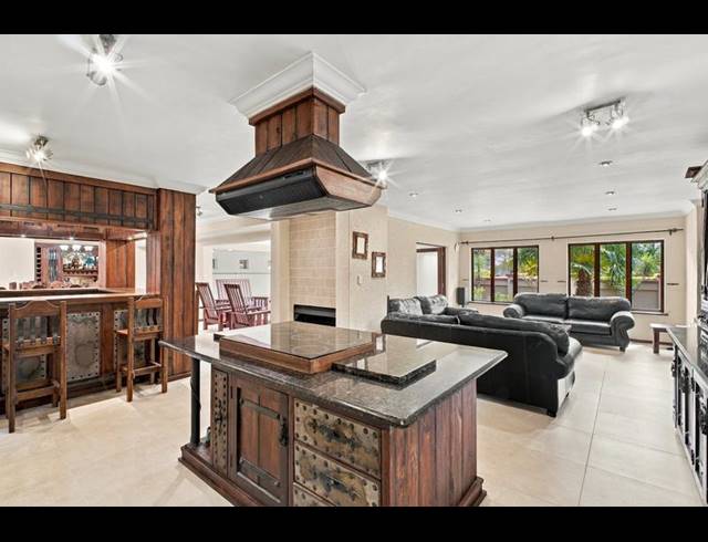 6 BEDROOM HOUSE FOR SALE IN MIDSTREAM ESTATE